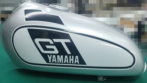 ヤマハミニトレ・GT オイルタンクにシールを貼る